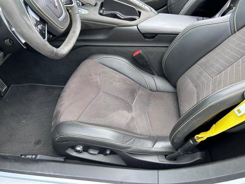 Used 2021 Chevrolet Corvette Stingray Premium Conv w/ Z51 Performance Package image 24