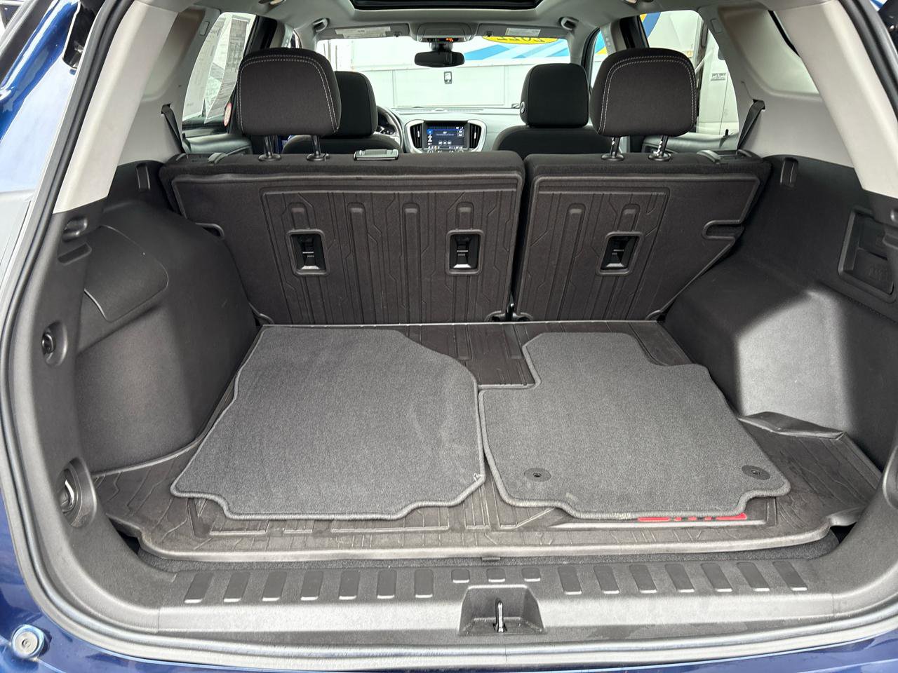 Used 2022 GMC Terrain SLE image 28