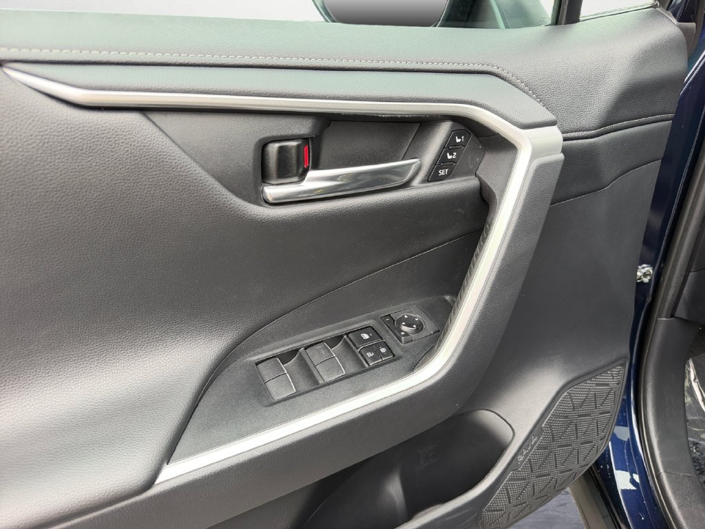 Used 2019 Toyota RAV4 Limited w/ Protection Package AWD/4WD image 15