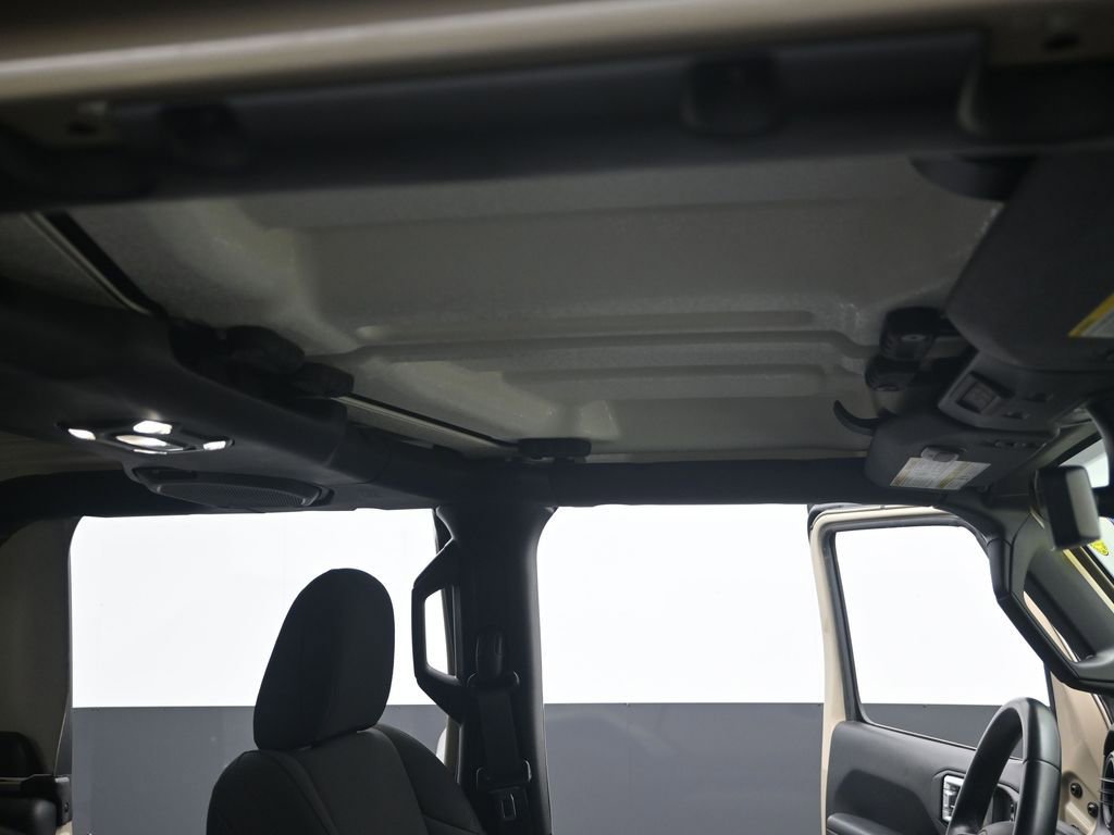 Used 2022 Jeep Gladiator Sport image 15