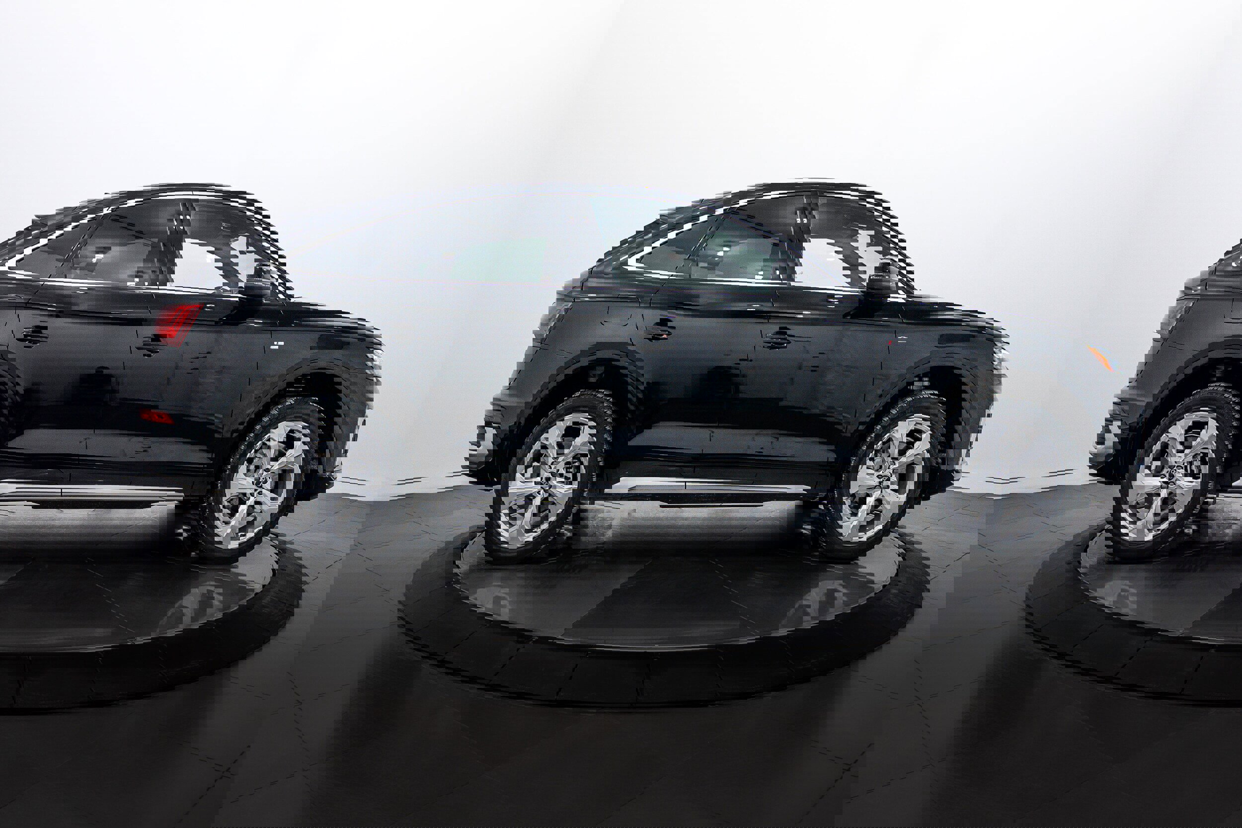 Certified 2025 Audi Q5 2.0T Premium Plus w/ Premium Plus Package image 3