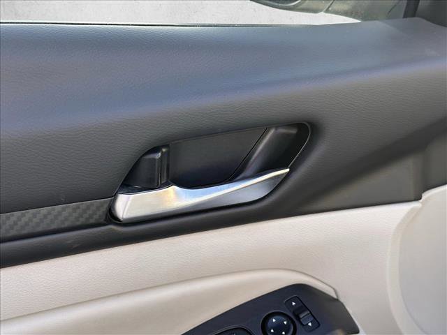 Used 2024 Nissan Altima 2.5 SV image 16