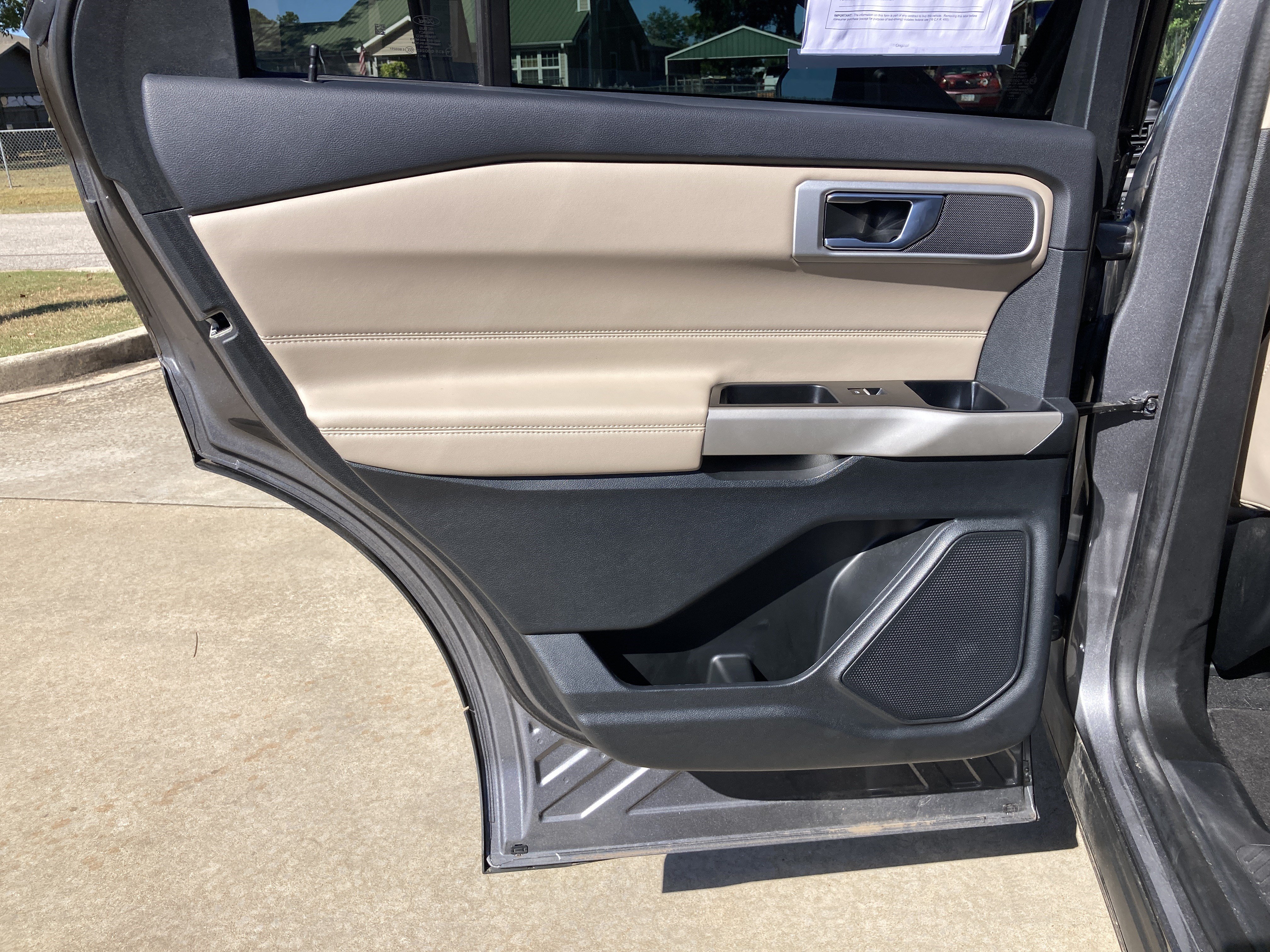 Used 2022 Ford Explorer XLT w/ Equipment Group 202A RWD image 17