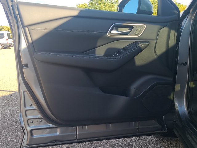 New 2026 Nissan Rogue Platinum AWD/4WD image 10