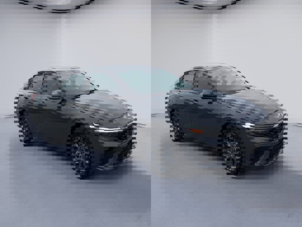 Used 2024 Hyundai Elantra Blue image 7