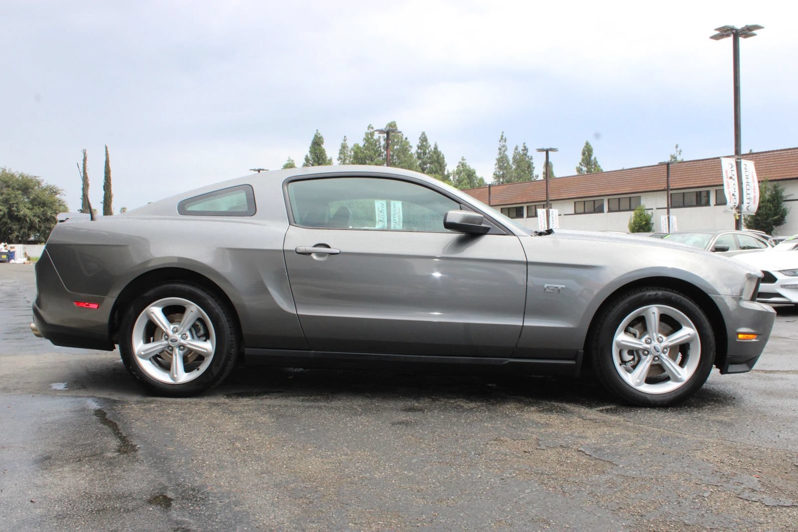Used 2010 Ford Mustang GT Premium RWD image 36
