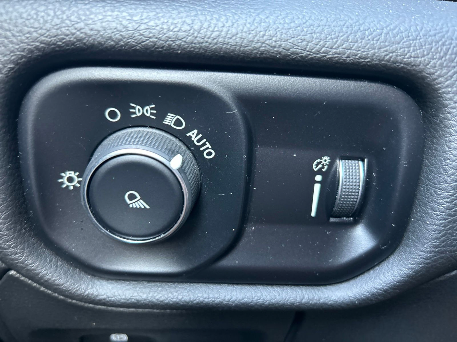 Certified 2024 RAM 1500 Laramie RWD image 25