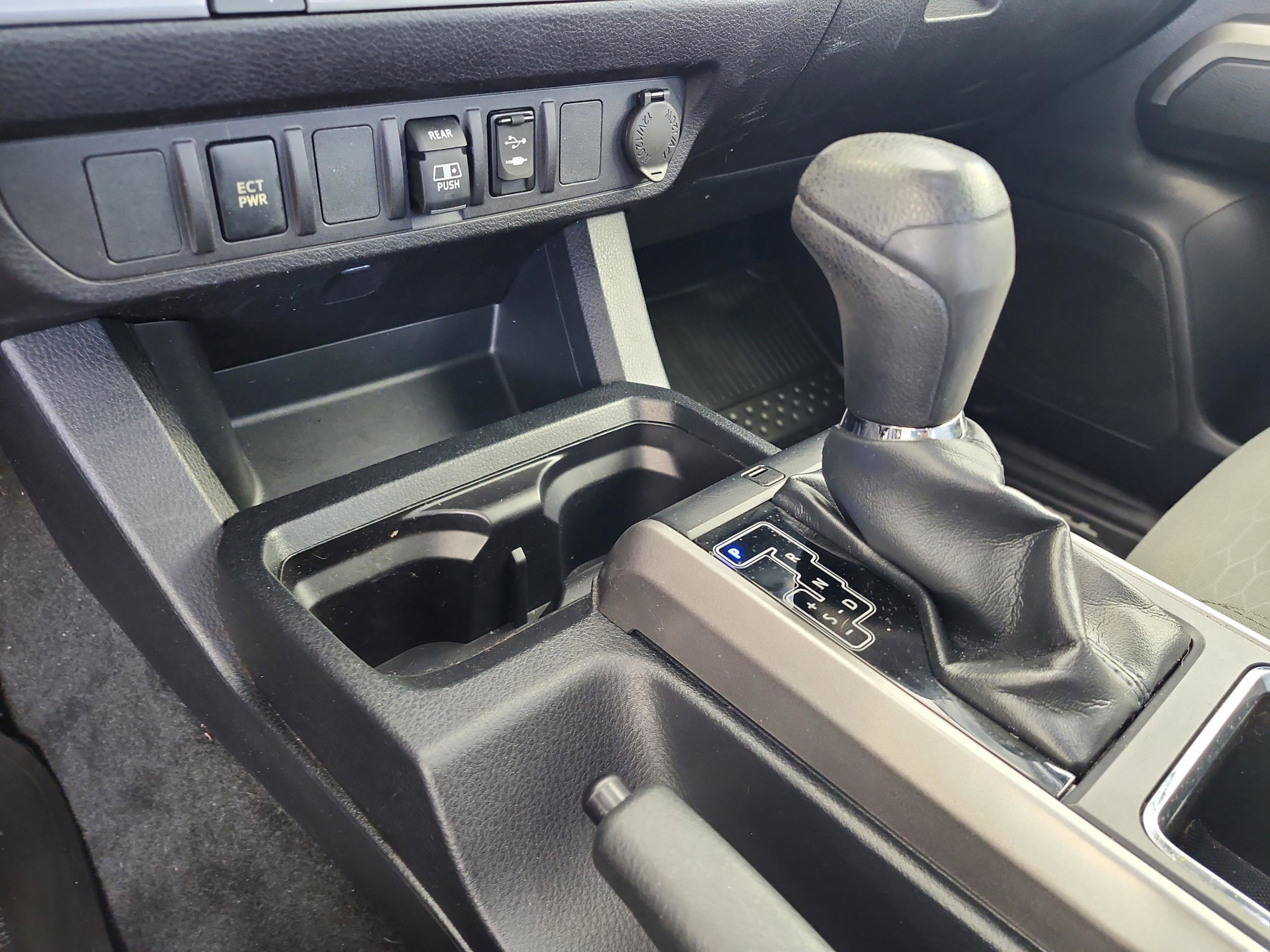 Used 2018 Toyota Tacoma SR5 RWD image 14