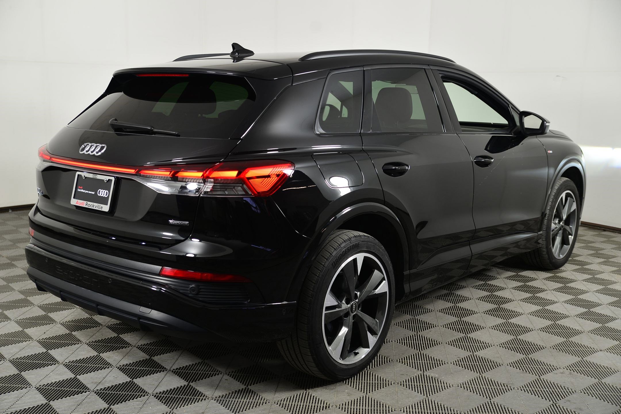 Certified 2024 Audi Q4 e-tron Prestige w/ Black Optic Package image 9