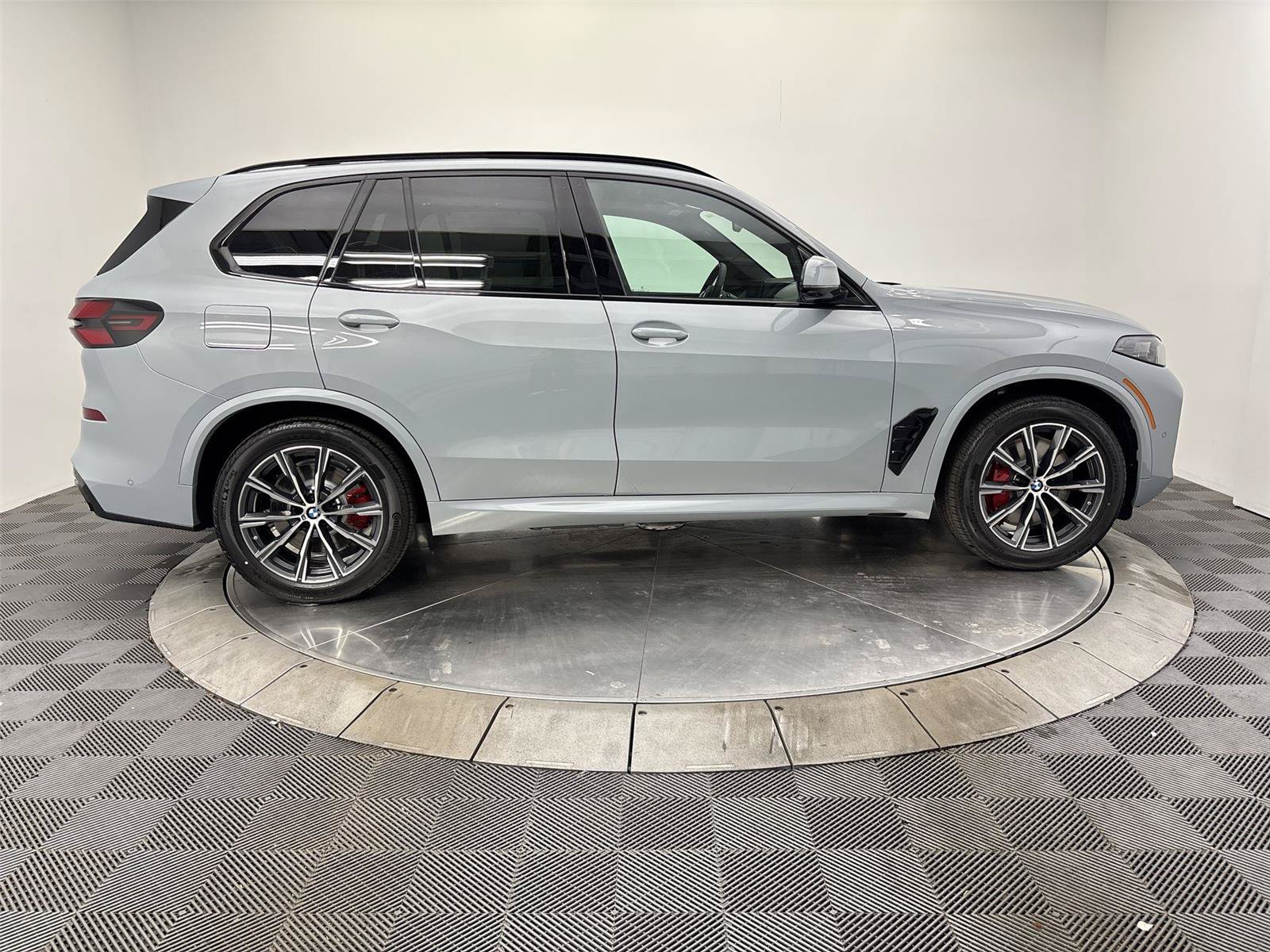 New 2026 BMW X5 xDrive50e w/ Executive Package AWD/4WD image 17