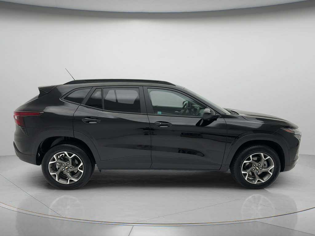 Used 2025 Chevrolet Trax LT w/ LT Convenience Package FWD image 6