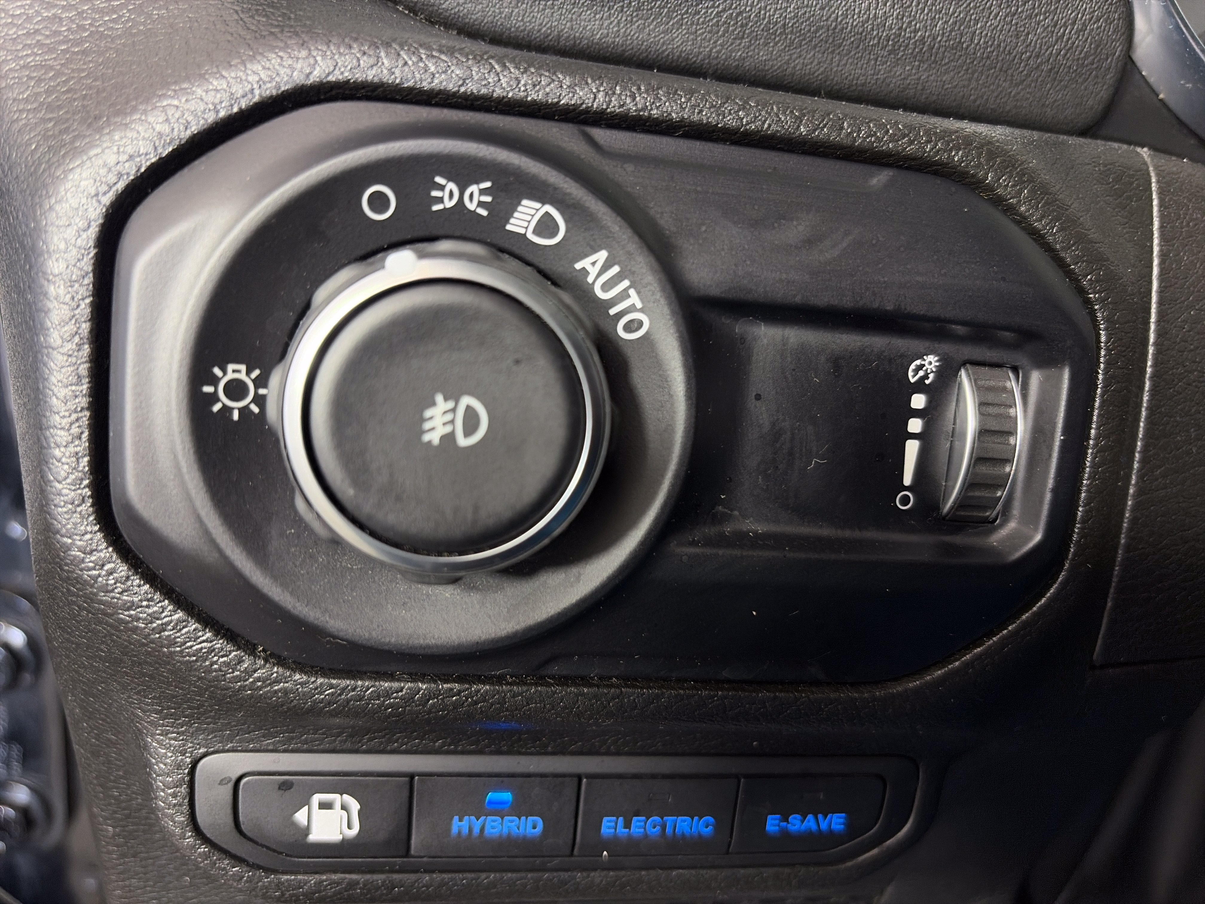 Used 2023 Jeep Wrangler Unlimited Sahara AWD/4WD image 30