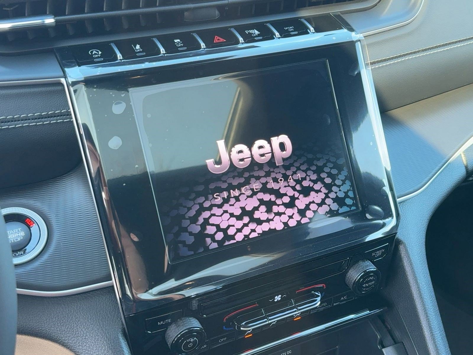 New 2025 Jeep Grand Cherokee Laredo X image 22