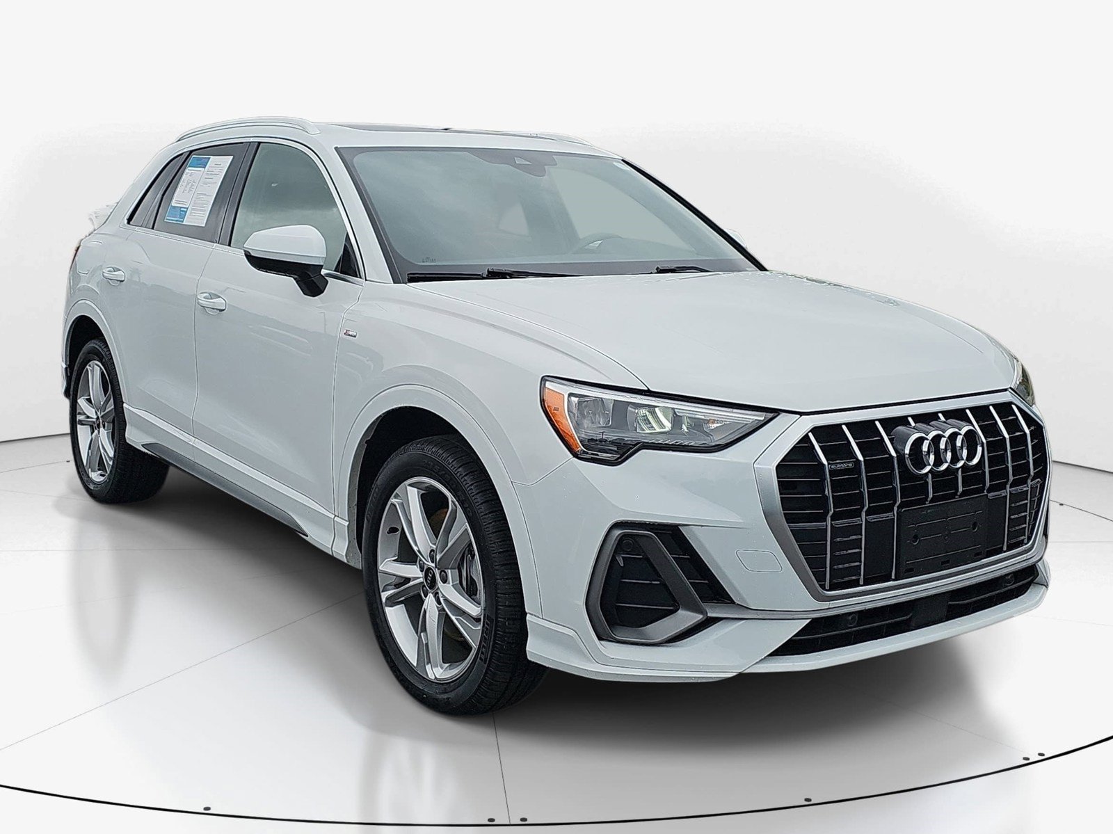 Used 2021 Audi Q3 2.0T Premium w/ Convenience Package AWD/4WD image 2