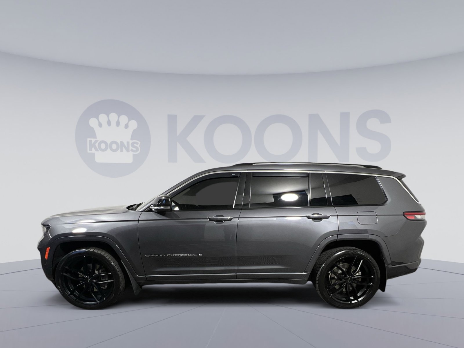 Used 2021 Jeep Grand Cherokee L Overland w/ Luxury Tech Group IV image 2