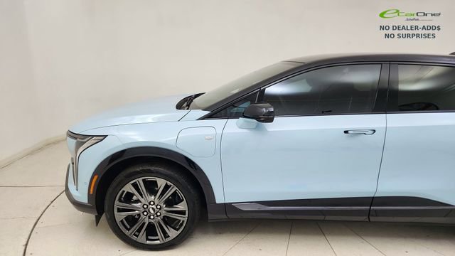 Used 2025 Cadillac Optiq Sport 2 image 4