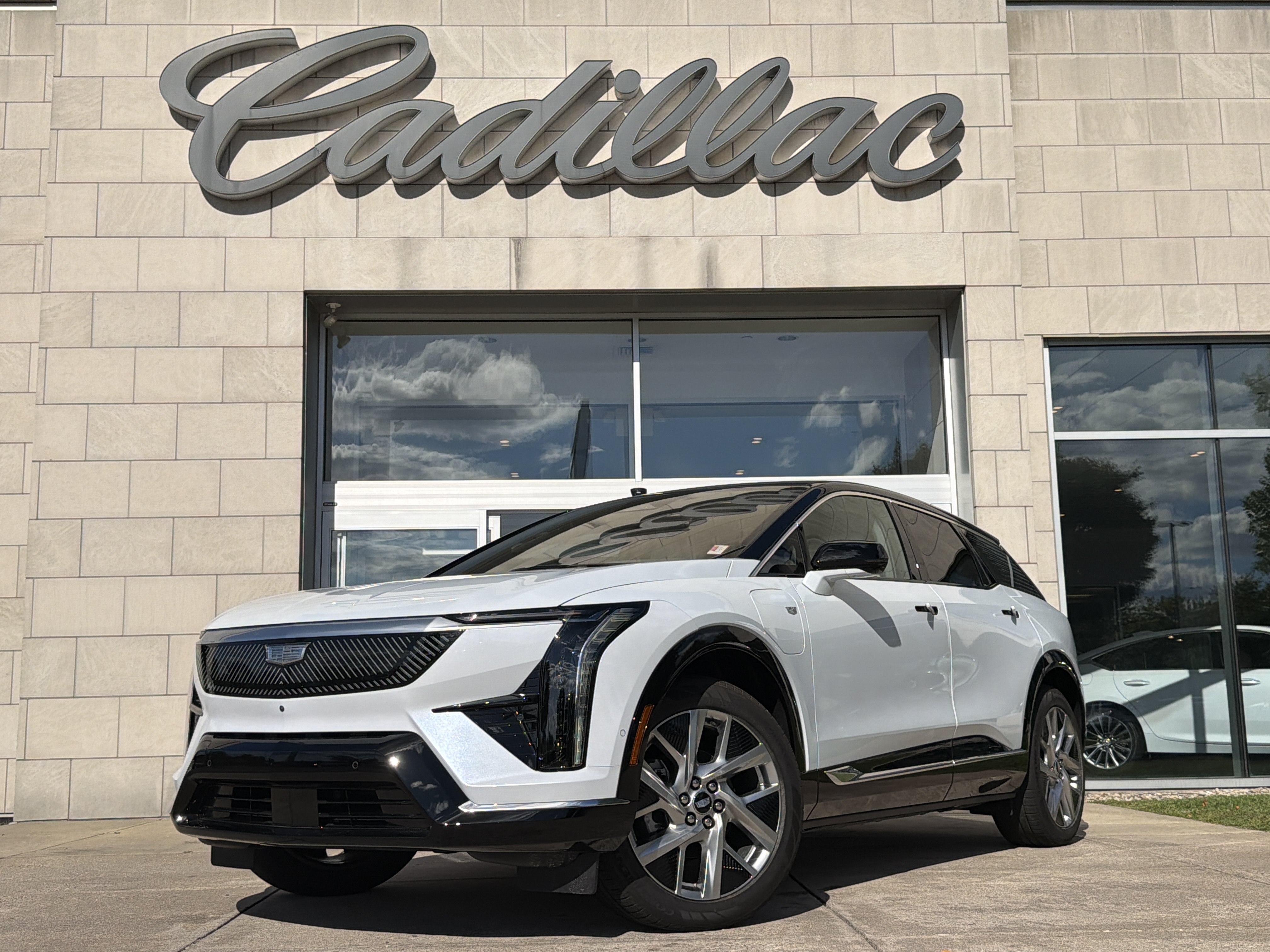 New 2027 Cadillac Optiq Premium Luxury w/ LPO, Floor Liner Package AWD/4WD image 11