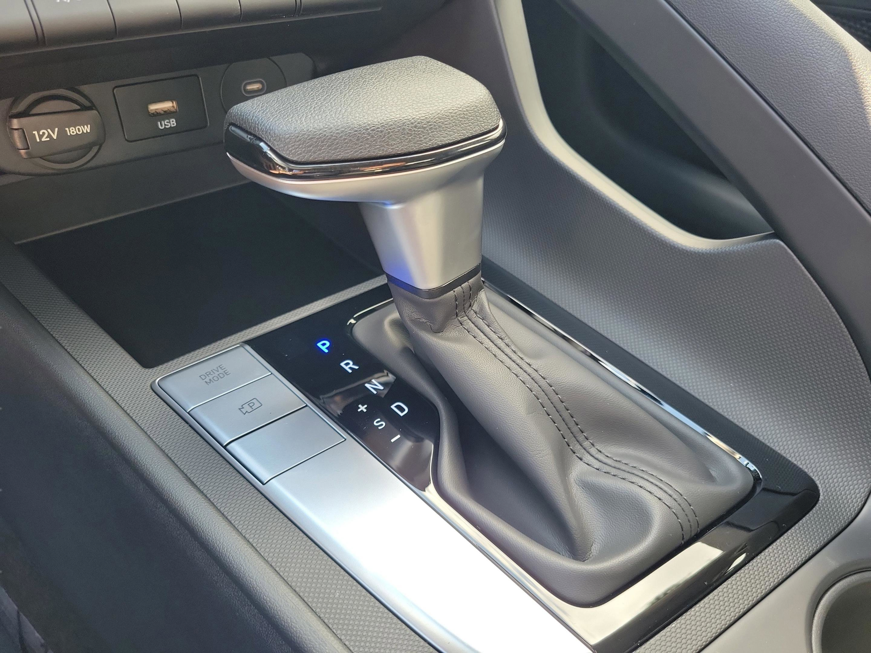 Certified 2026 Hyundai Elantra SE FWD image 6