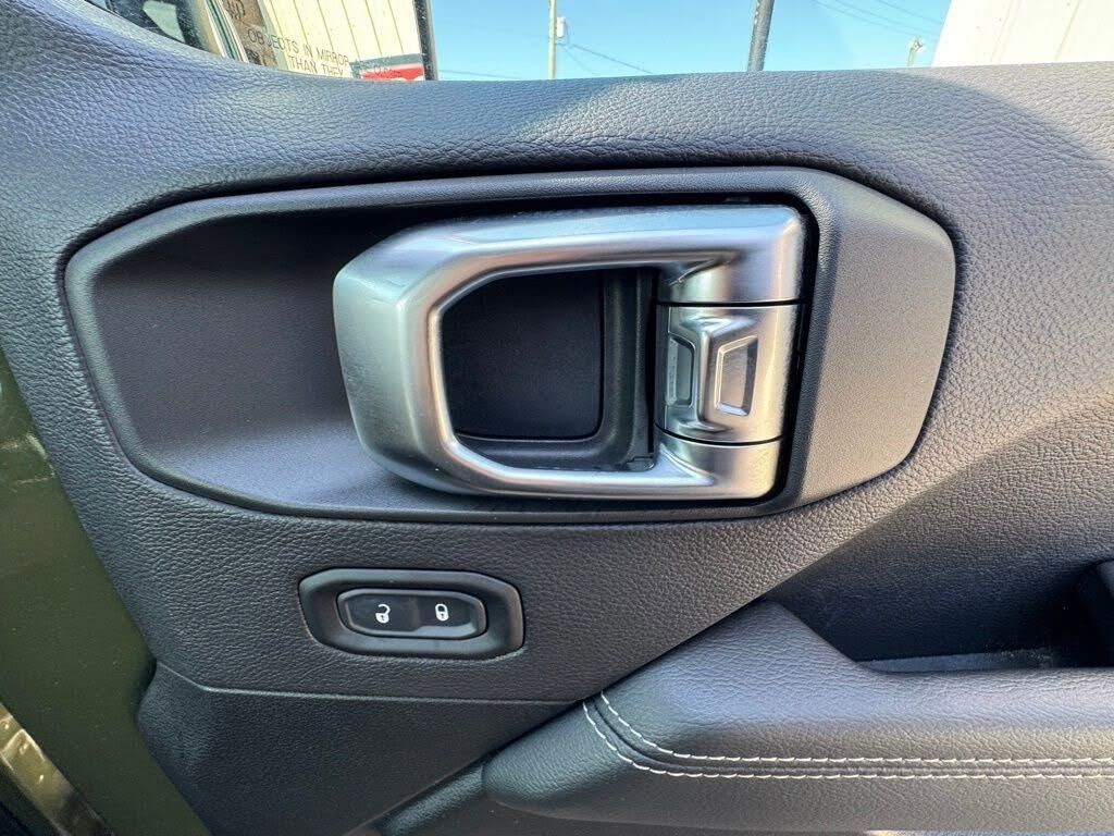 Used 2023 Jeep Wrangler Sahara AWD/4WD image 27