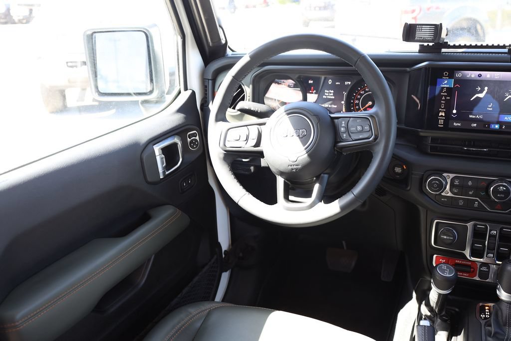 Used 2025 Jeep Gladiator Mojave w/ Convenience Group AWD/4WD image 19