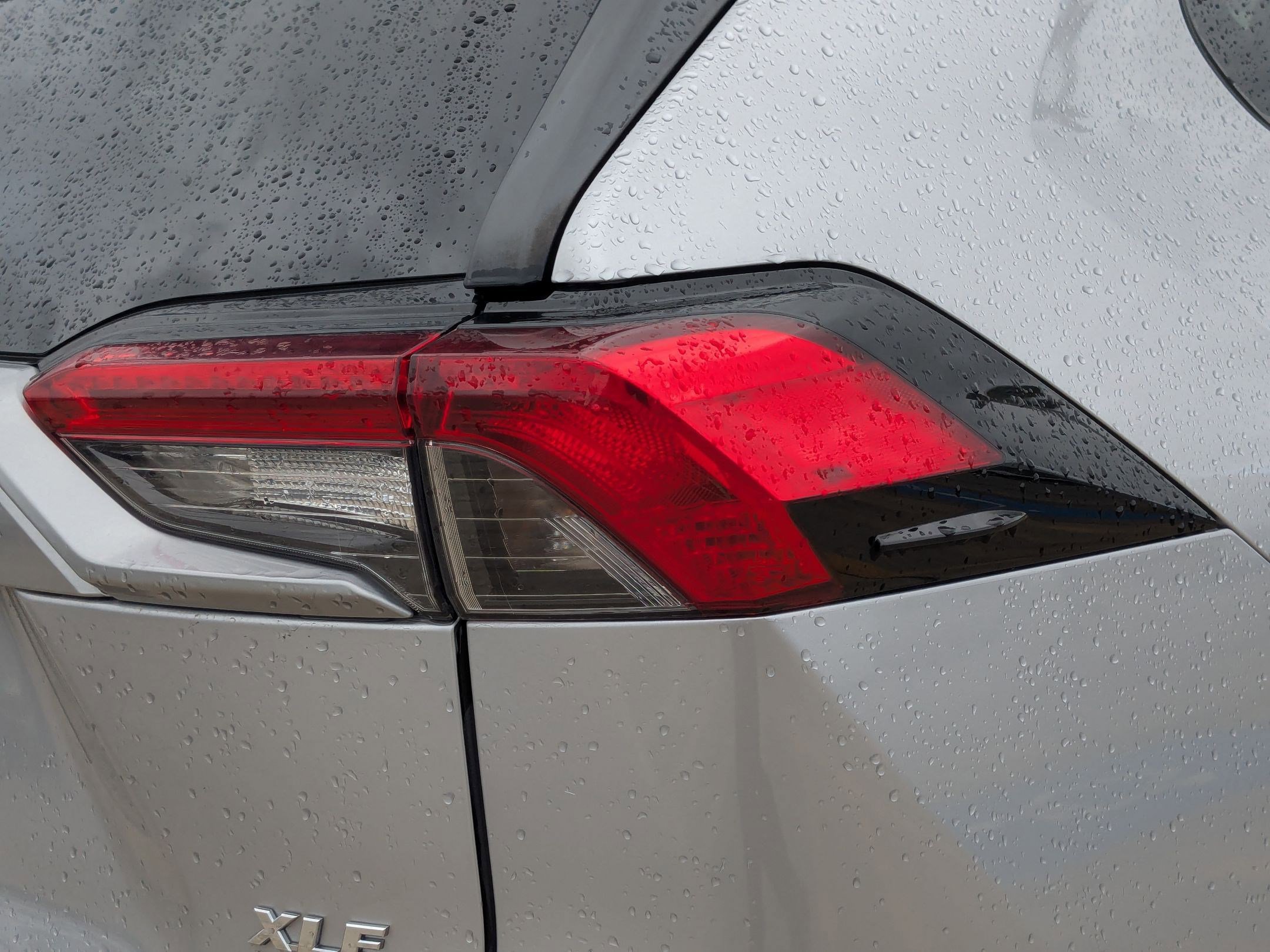 Used 2020 Toyota RAV4 XLE image 12