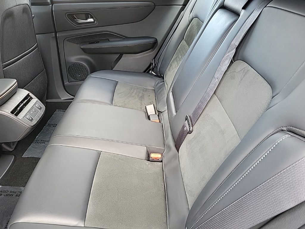 Used 2023 Nissan Ariya FWD image 13