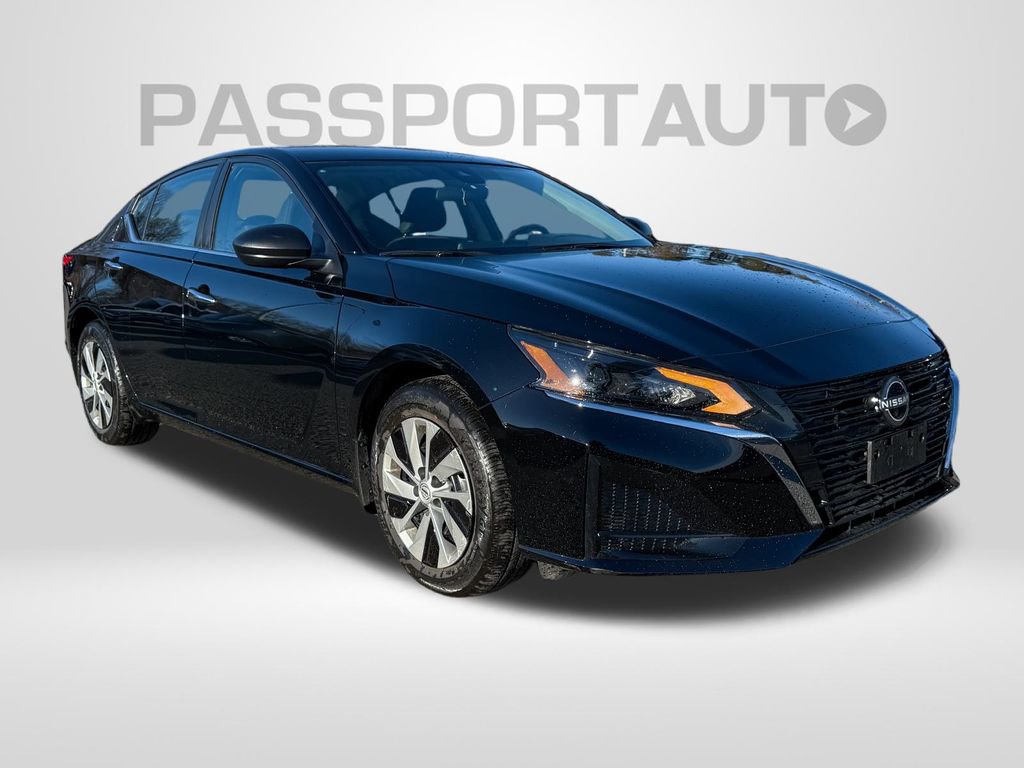 Used 2025 Nissan Altima 2.5 S image 3