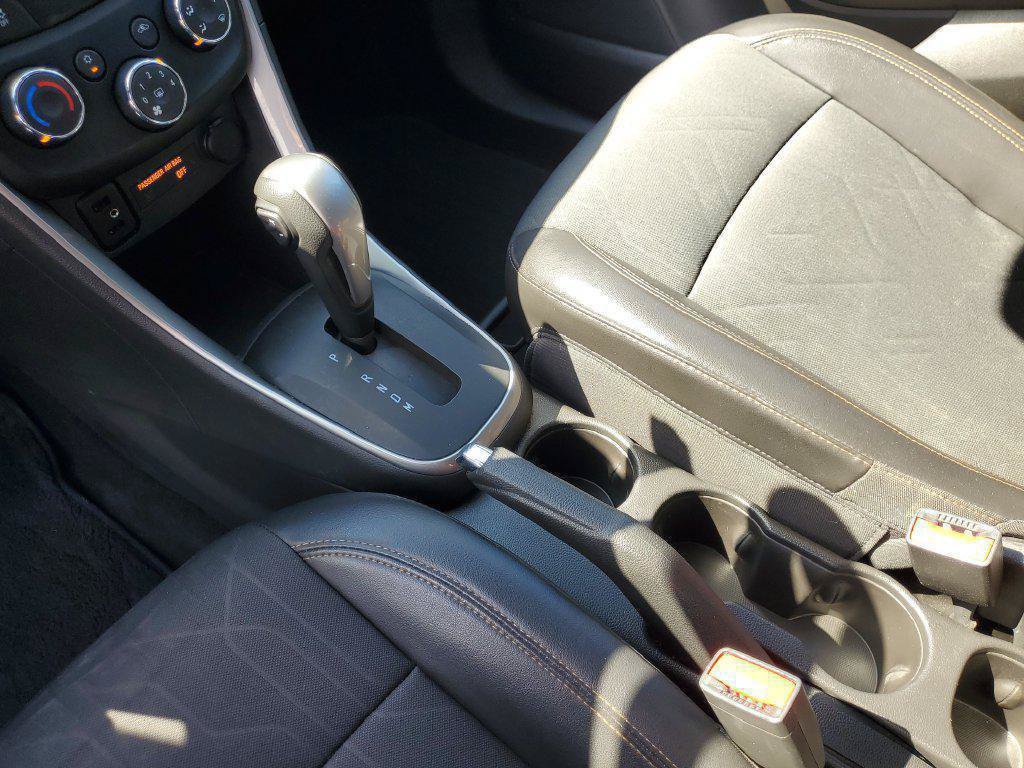 Used 2019 Chevrolet Trax LT w/ LT Convenience Package AWD/4WD image 18