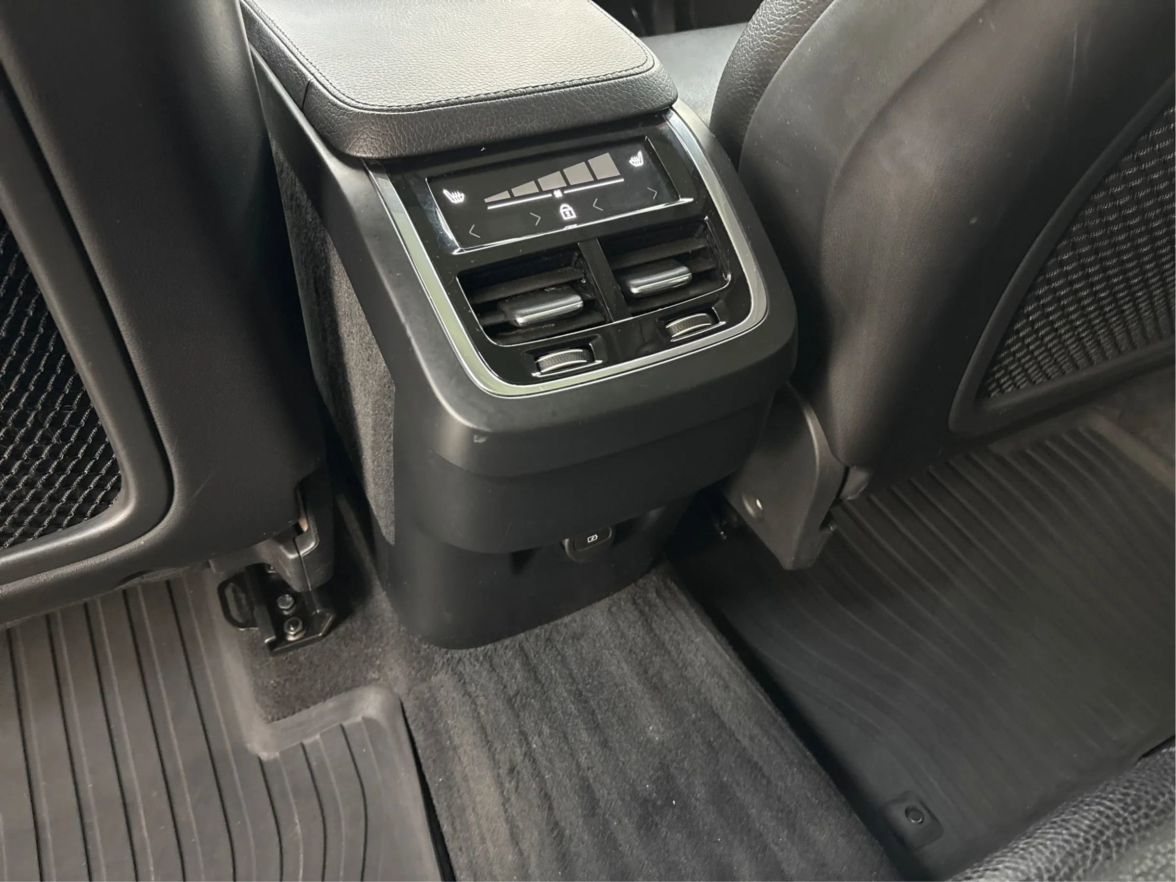 Used 2022 Volvo XC90 T6 Momentum w/ Advanced Package AWD/4WD image 29
