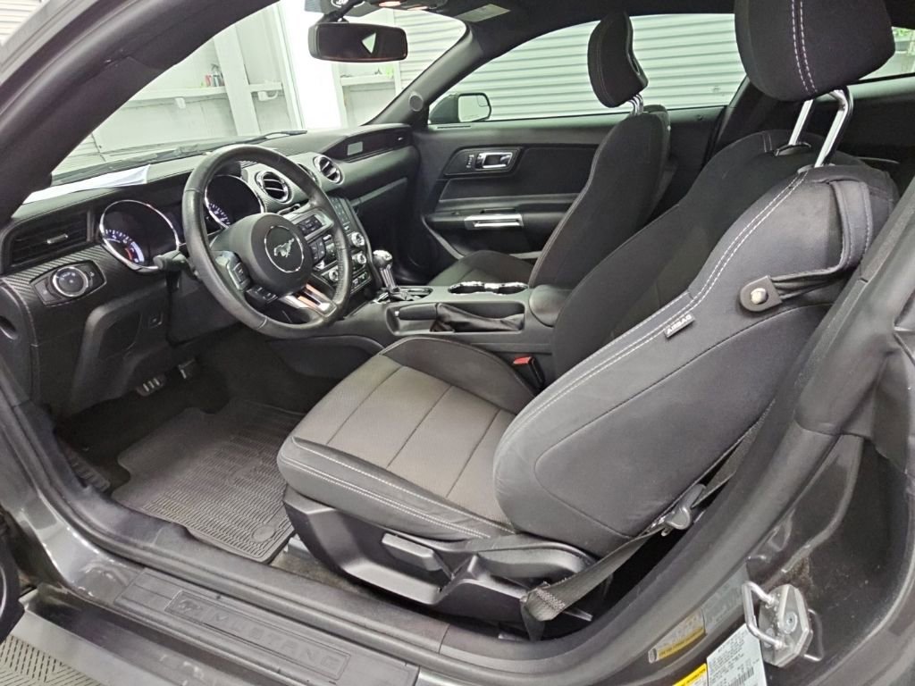 Used 2017 Ford Mustang Coupe RWD image 12