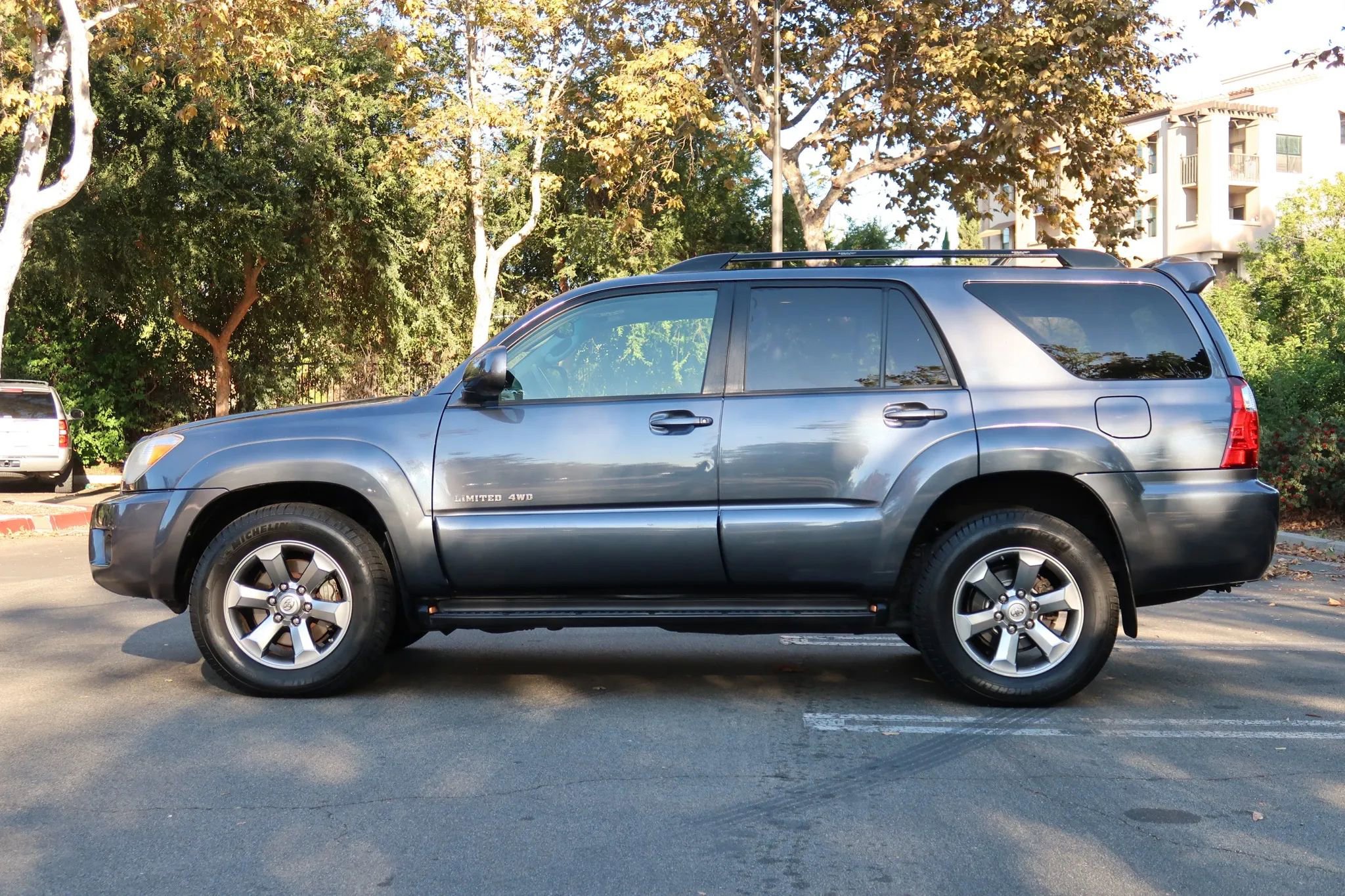 Used 2006 Toyota 4Runner Limited AWD/4WD image 3
