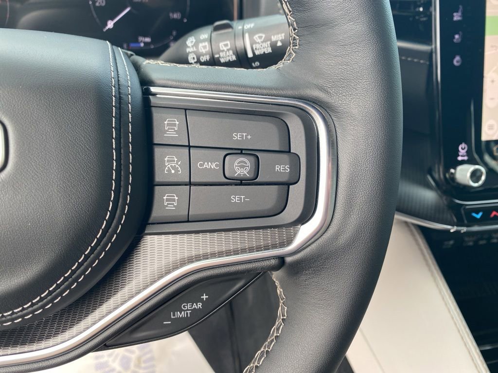 New 2026 Jeep Grand Wagoneer Summit image 17