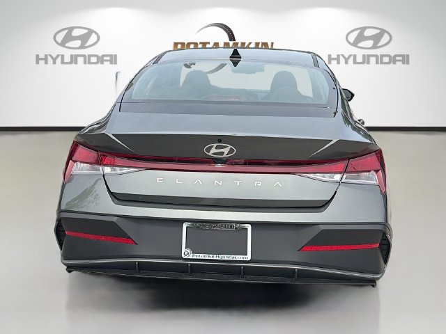 New 2026 Hyundai Elantra SE FWD image 6