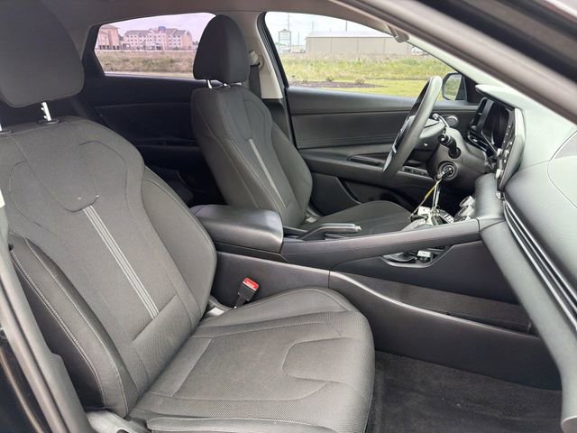 Used 2021 Hyundai Elantra SE FWD image 13