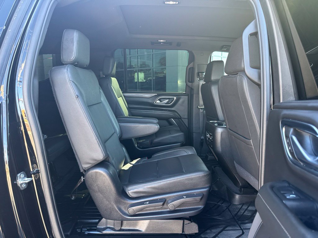 Used 2024 Chevrolet Suburban Z71 w/ Luxury Package AWD/4WD image 25