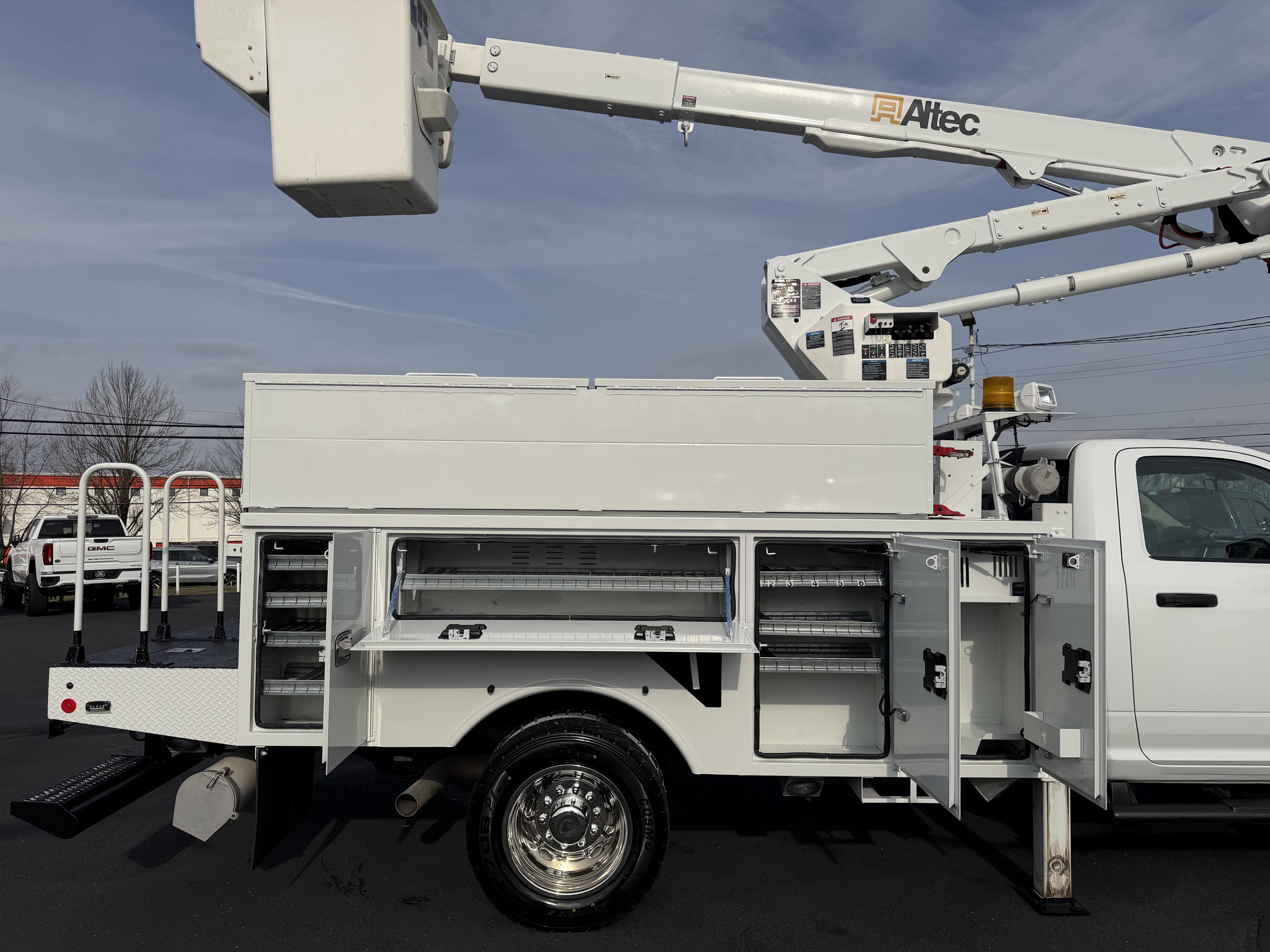 Used 2017 RAM 5500 Tradesman w/ Power & Remote Entry Group image 7