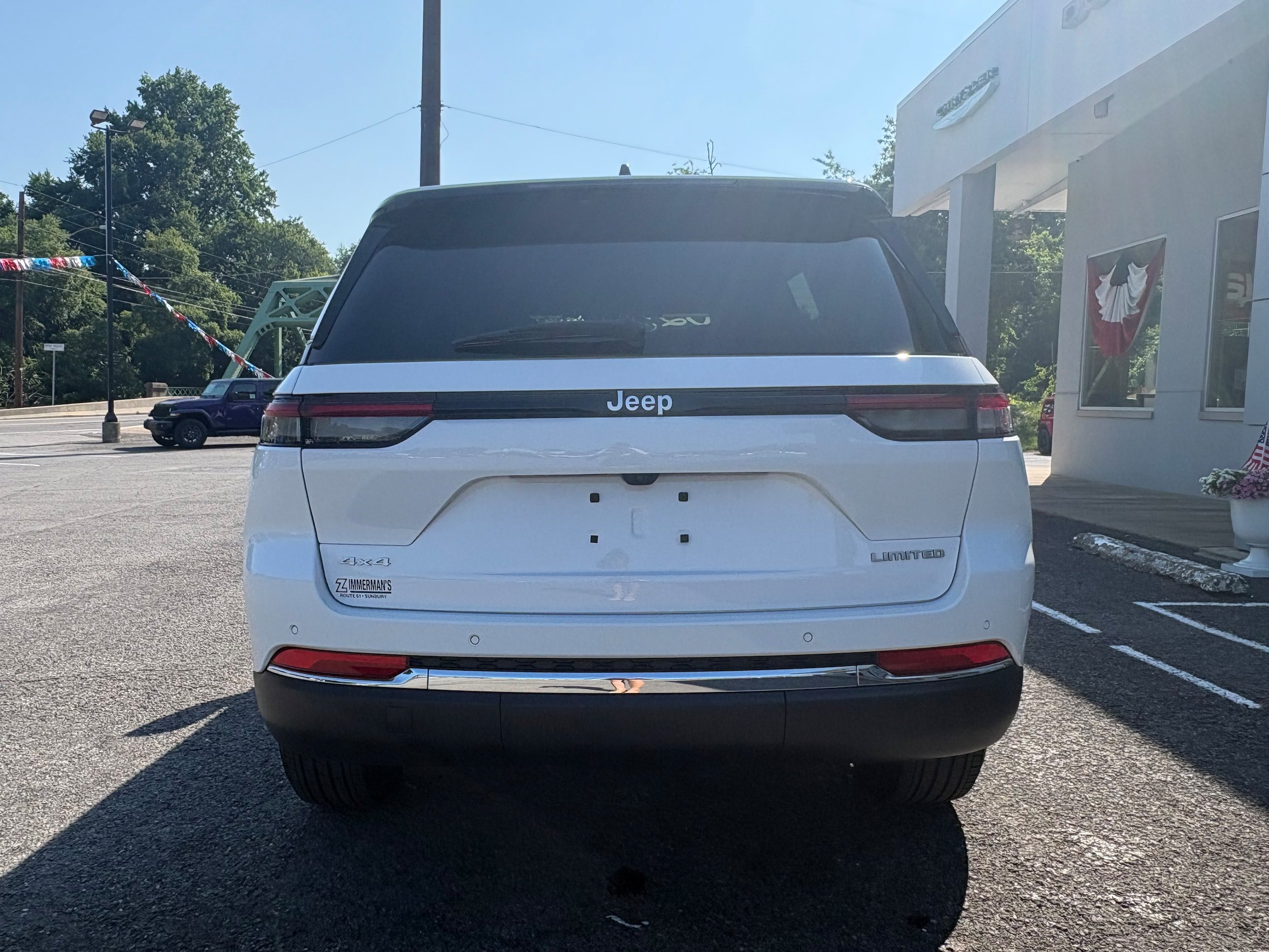 Certified 2025 Jeep Grand Cherokee Limited AWD/4WD image 8