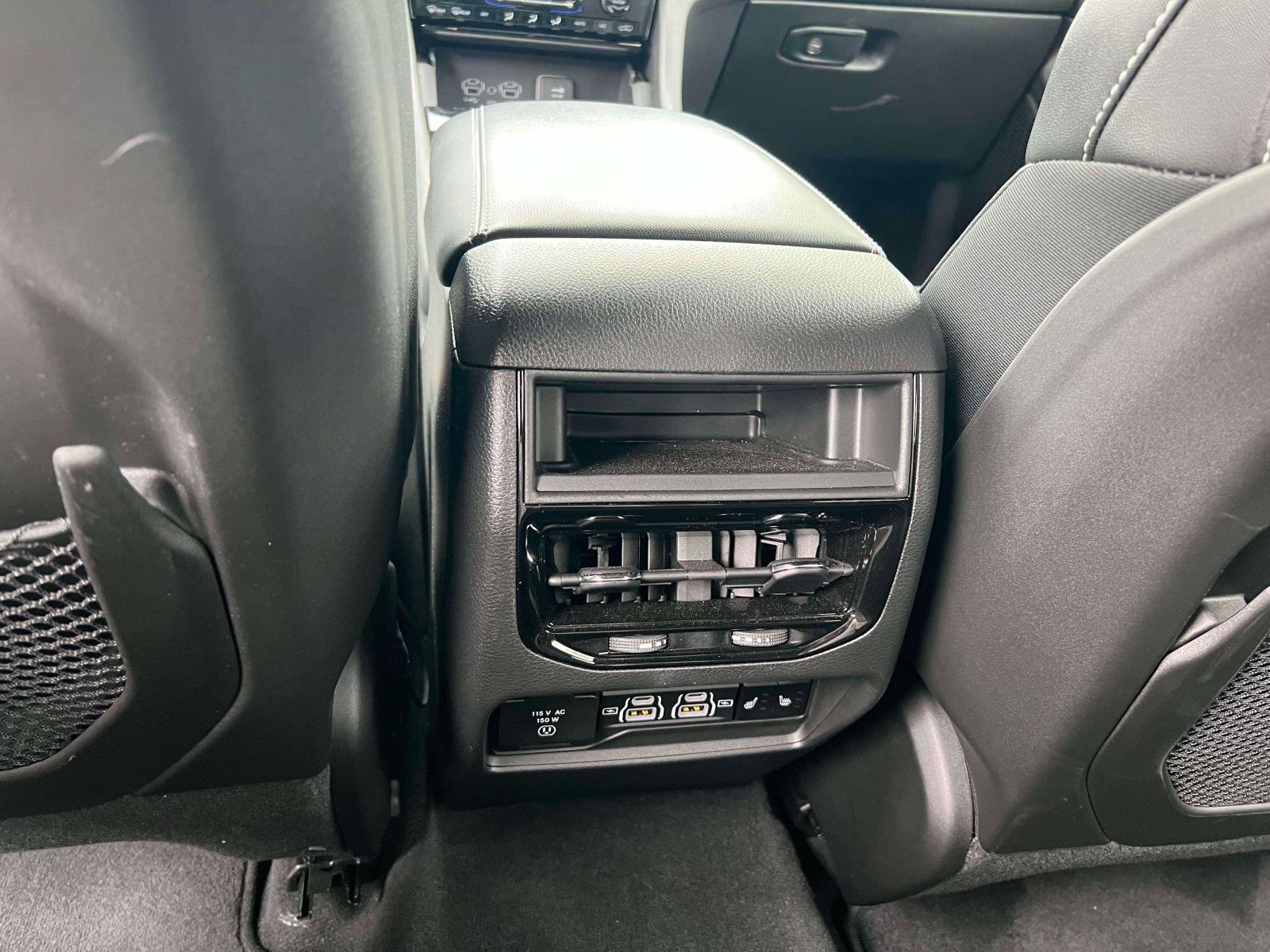 Used 2024 Jeep Grand Cherokee Limited AWD/4WD image 24