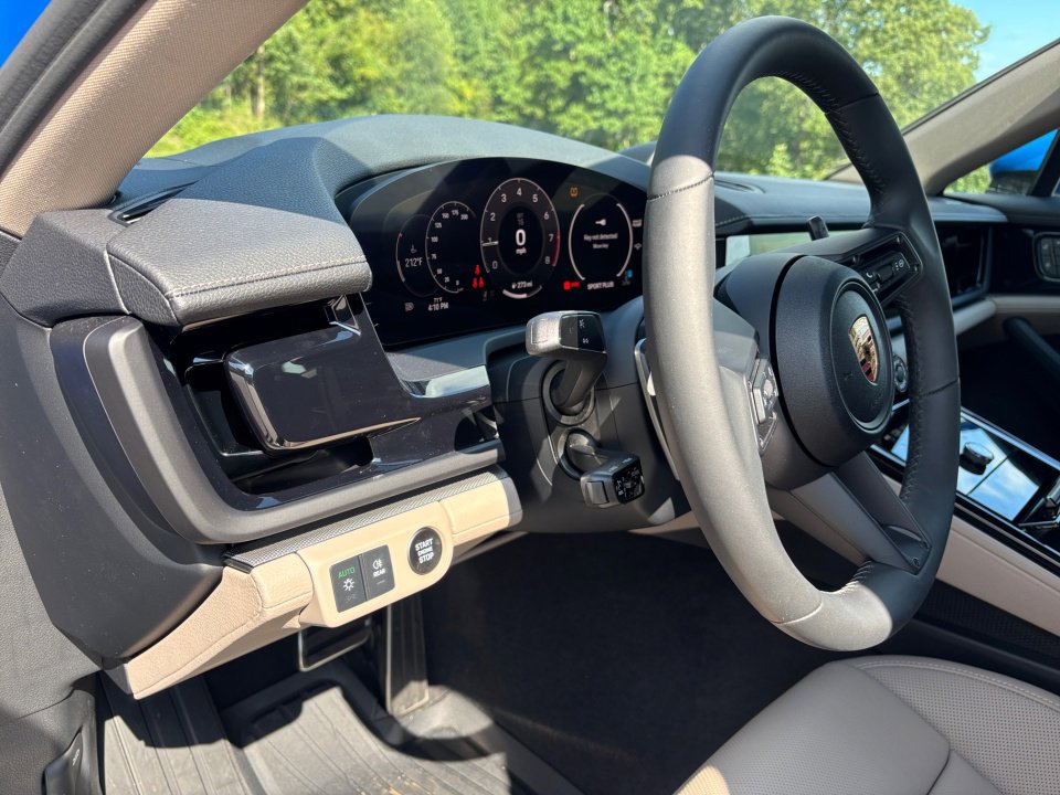New 2025 Porsche Panamera 4 image 4