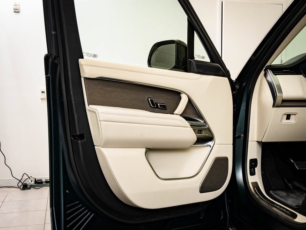 New 2026 Land Rover Range Rover SV AWD/4WD image 23