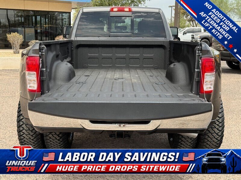 Used 2024 RAM 3500 Tradesman w/ Chrome Appearance Group AWD/4WD image 7