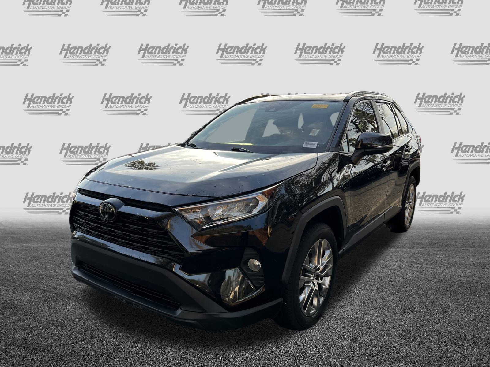 Used 2020 Toyota RAV4 XLE Premium image 5