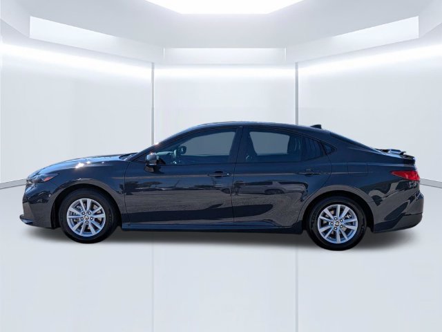 Used 2025 Toyota Camry LE FWD image 8
