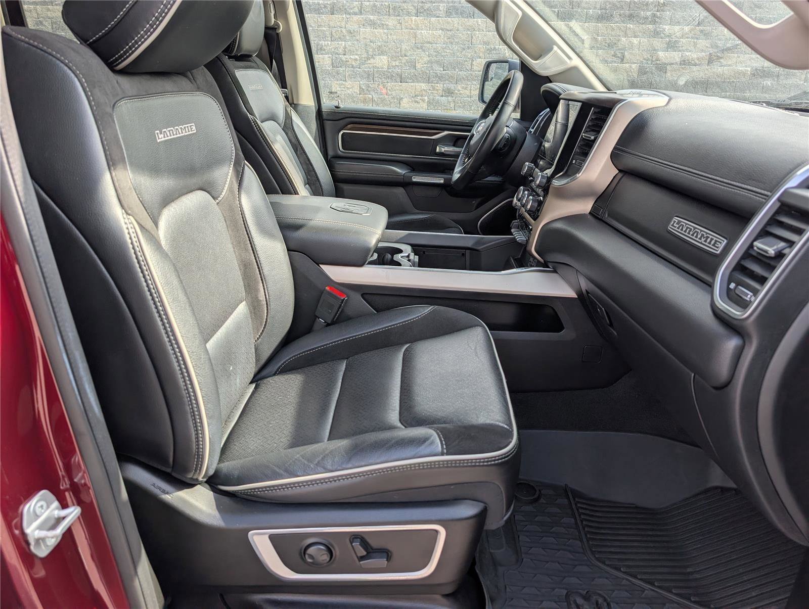 Used 2022 RAM 1500 Laramie AWD/4WD image 11