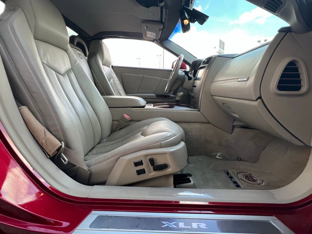 Used 2005 Cadillac XLR Base image 22