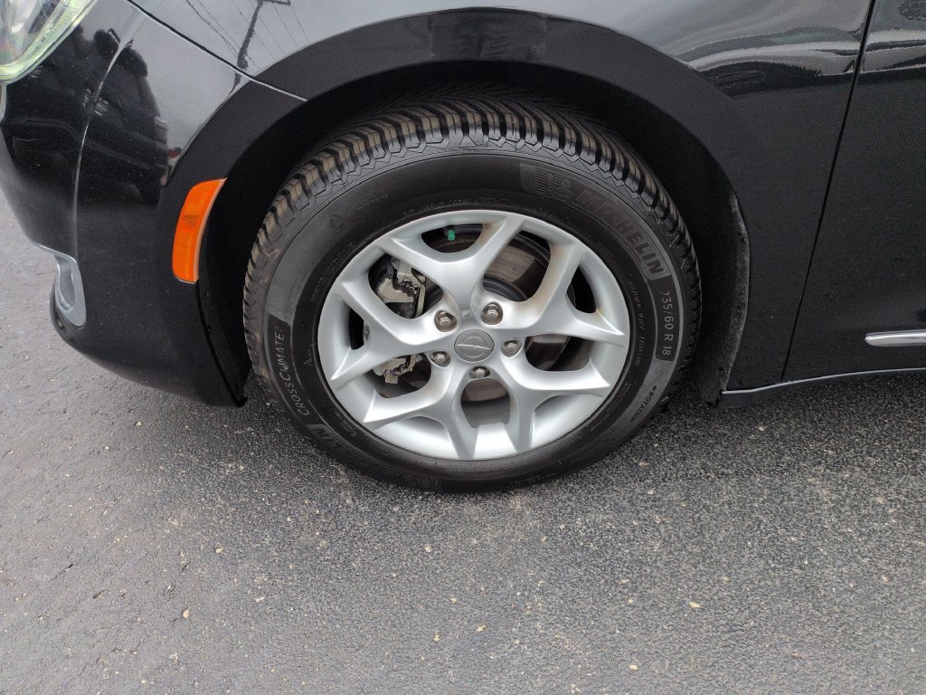 Used 2020 Chrysler Pacifica Limited FWD image 27