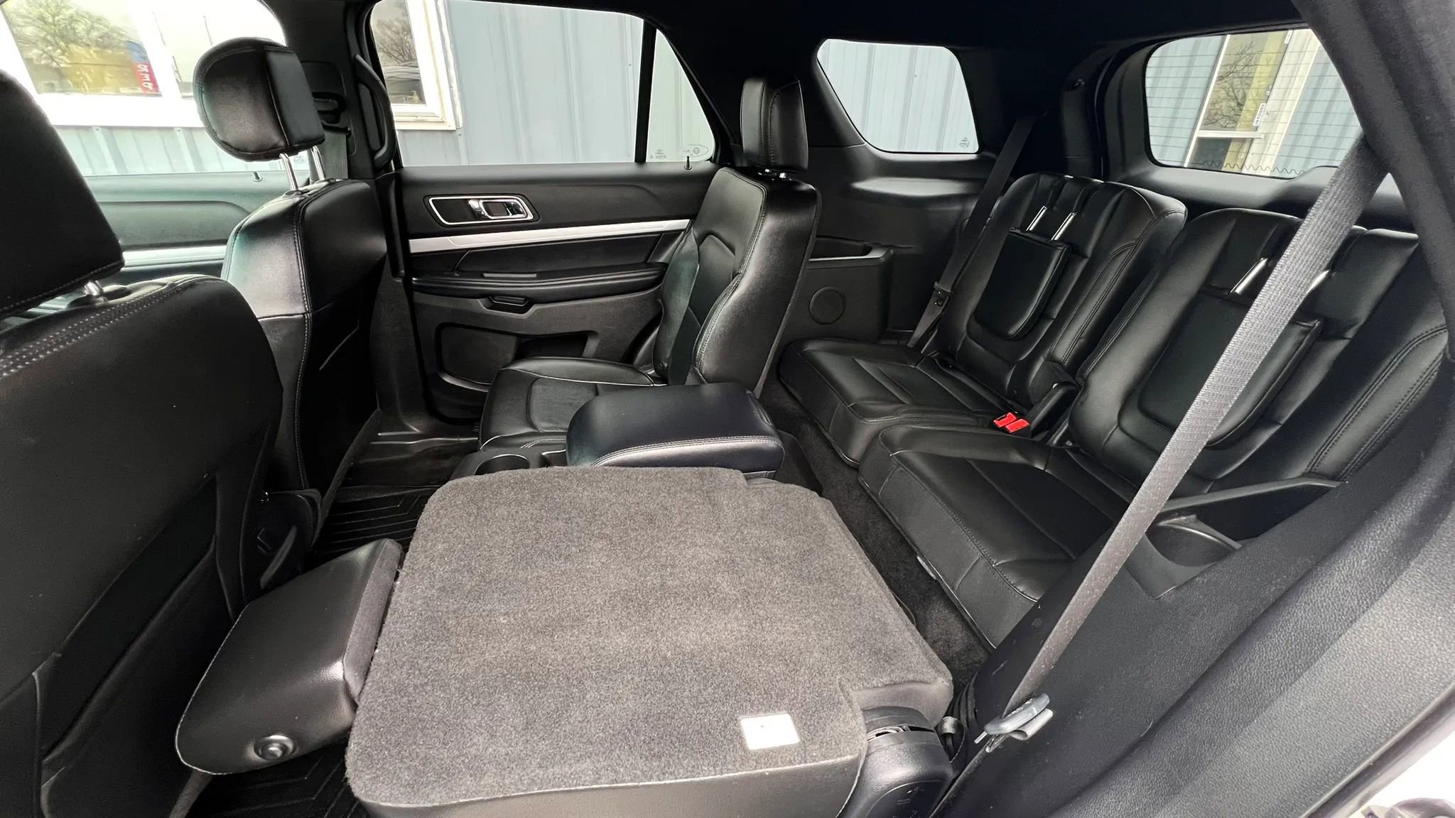 Used 2017 Ford Explorer XLT w/ Equipment Group 202A image 21