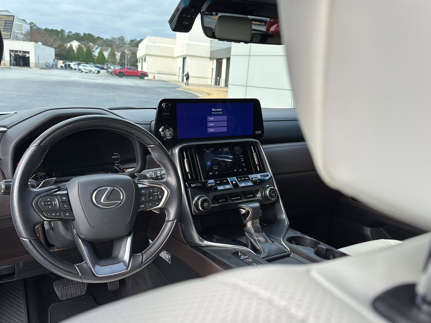 Used 2023 Lexus LX 600 4WD w/ Luxury Package image 16