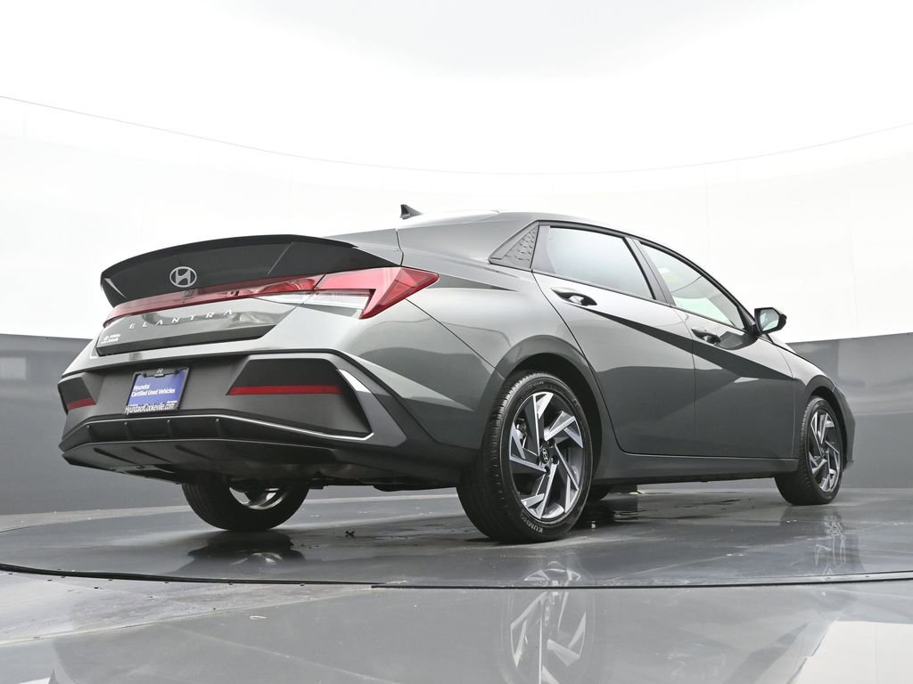Certified 2025 Hyundai Elantra Sport image 38