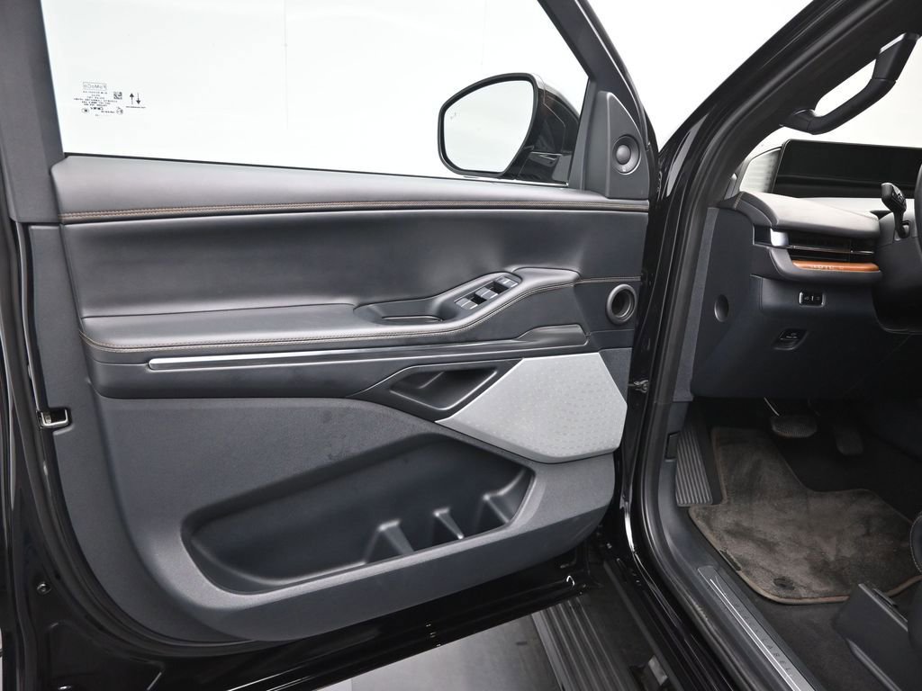 Used 2025 Lincoln Navigator Black Label image 15